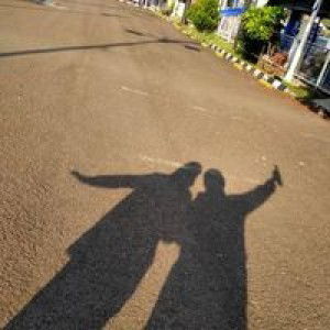 Reni Wahyuni profile icon