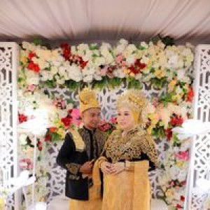 Adhe suci wijayanti profile icon