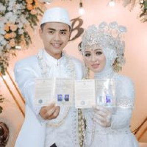 Dina Apriani profile icon