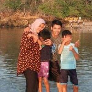 Enik maisyaroh profile icon