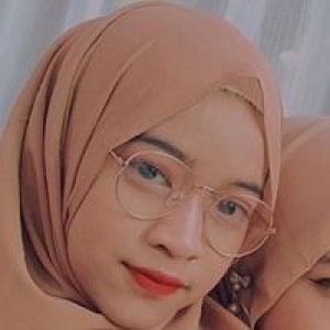 Putri Helmelia profile icon