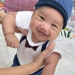 April Israel Lungay profile icon