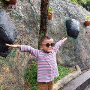 Dhiena Junia Damayanti profile icon