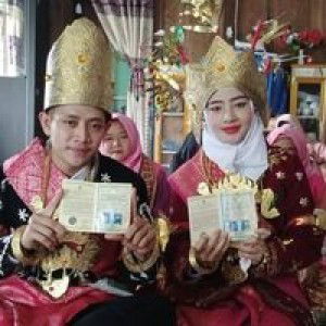 Putri Tunggal profile icon