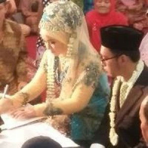 Whie ARhie profile icon