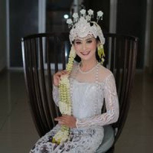 Nining Astri profile icon