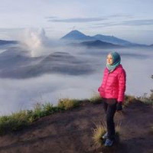 Nik Syafiqah profile icon