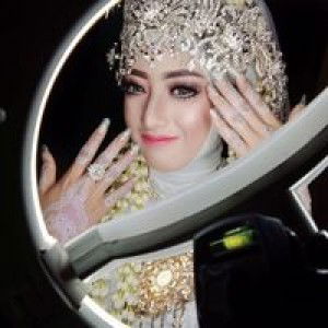 Iis Aprilia profile icon