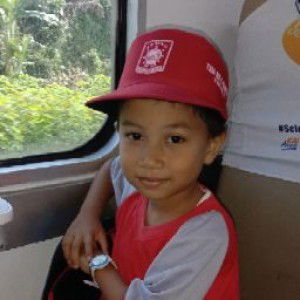 Emi_ surip profile icon