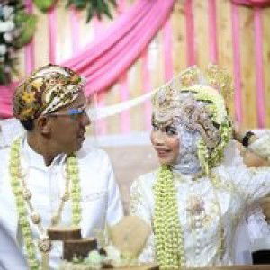 Iwet Msi Rustini profile icon