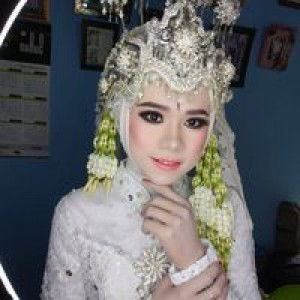 Devi Ayu Santika profile icon