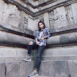 Yhana Latumaone profile icon