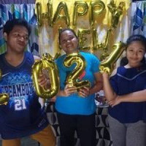 Lennie Lazarito Briones profile icon