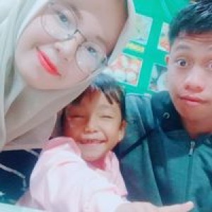 Mom's Putri profile icon