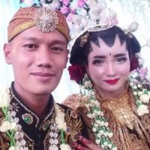 Artini WijayAnti profile icon