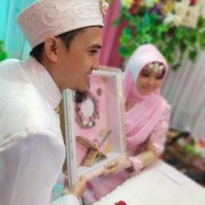 Dwi Nur Hidayati profile icon