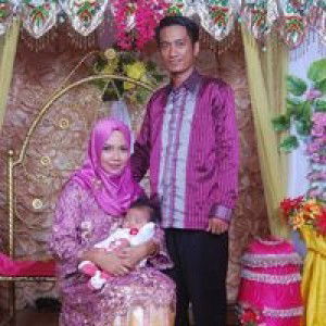 Astuti Nur profile icon