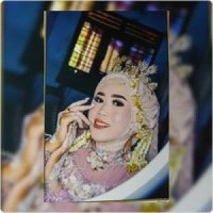 Ratna sari profile icon