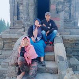 Dwi Wahyuni profile icon