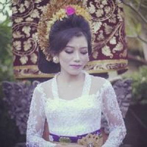 Ayu Apriyani profile icon