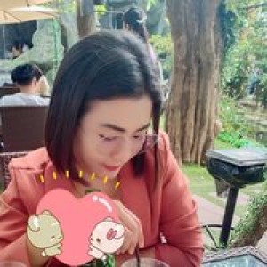 อุ้ม รัชนีวรรณ profile icon