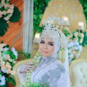 Leni Septi W profile icon