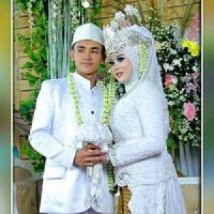 Dini Agustina profile icon