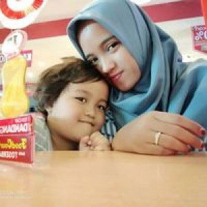 Erni Hardiyanti profile icon