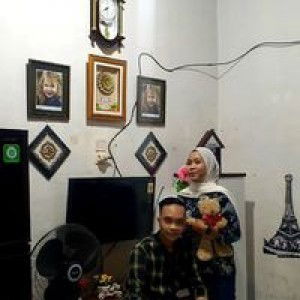 Riany WijaYa profile icon