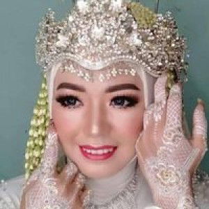 Erni Puji Astutik profile icon