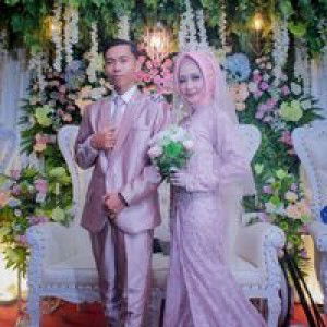 Dewi Dindew Akhmadin profile icon