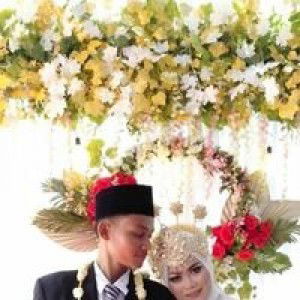 Refa Anggraini profile icon