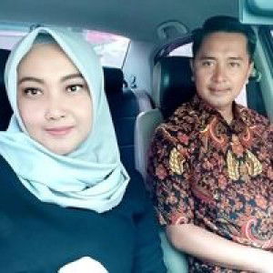 R Sari Dua profile icon