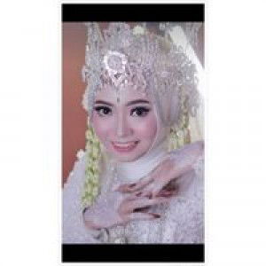 Indah Nur Aini profile icon