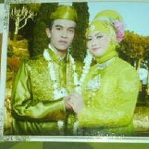 Titin Tri profile icon