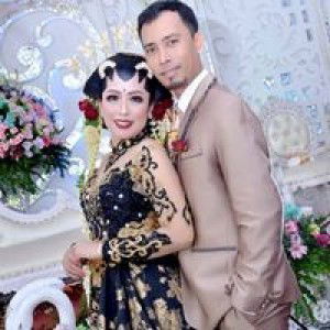 Anik Hitdayati profile icon