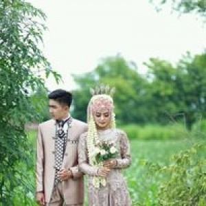 Devi Wardiani profile icon