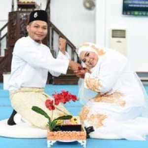 Nik Azira profile icon