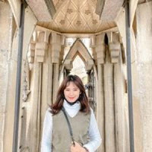 Dewi Futria profile icon