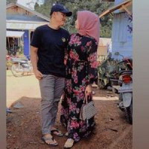 Titi Nur profile icon