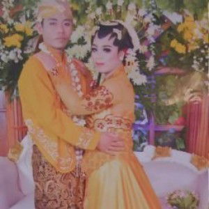 Ayu Agustina profile icon