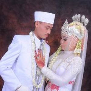 Riri Dwi Mastuti profile icon