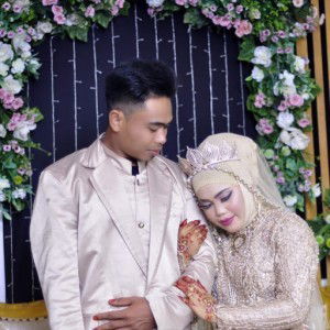 Desi Ratnasari profile icon