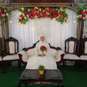 Lastri Violet E Momsky profile icon