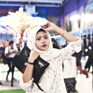 yuli Astriani profile icon