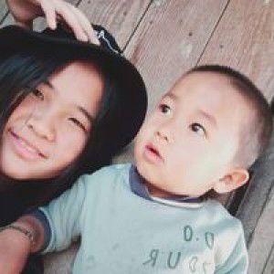 จะทิ้งก็ไม่ทิ้ง จะรักก็ไม่รัก profile icon