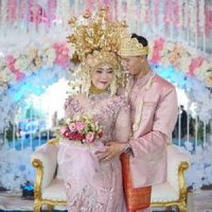 Henni Nuraini profile icon