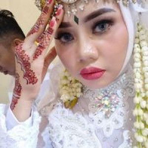 Dewi Bestari profile icon