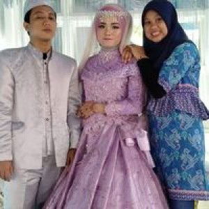 Monita Riana profile icon