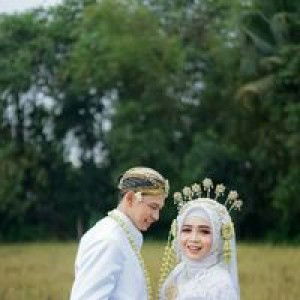 Dina Marwatie profile icon